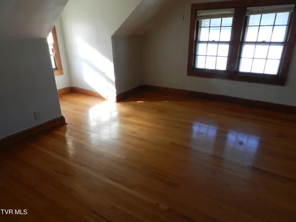 $389,000 | 200-202 Main Street West, Mount Carmel, TN 37645