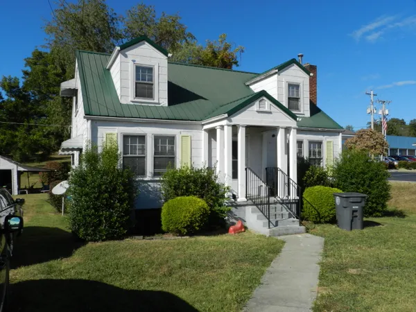 $389,000 | 200-202 Main Street West, Mount Carmel, TN 37645