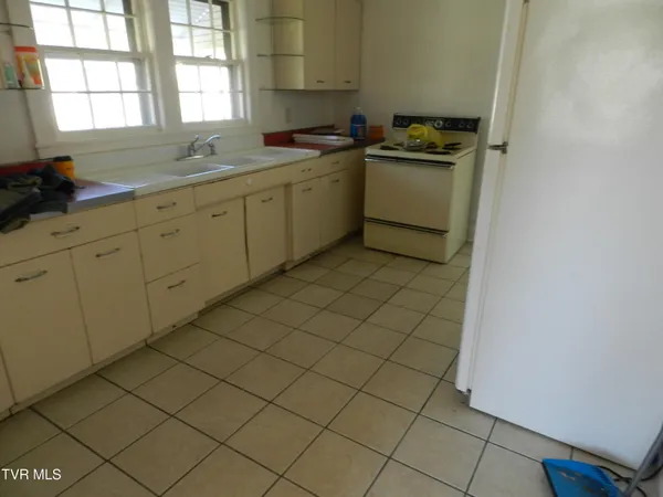 $389,000 | 200-202 Main Street West, Mount Carmel, TN 37645