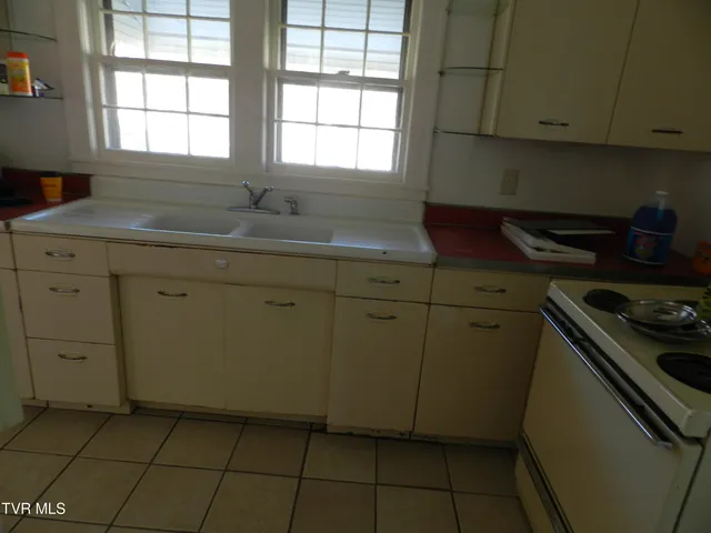 $399,000 | 200-202 Main Street West, Mount Carmel, TN 37645