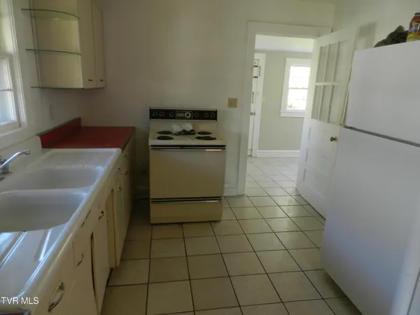 $389,000 | 200-202 Main Street West, Mount Carmel, TN 37645