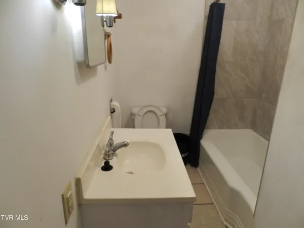 $389,000 | 200-202 Main Street West, Mount Carmel, TN 37645