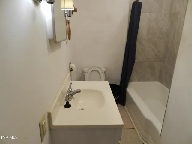 $399,000 | 200-202 Main Street West, Mount Carmel, TN 37645