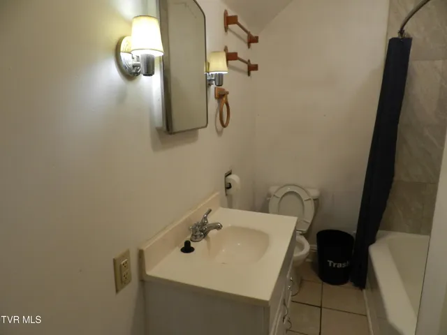 $399,000 | 200-202 Main Street West, Mount Carmel, TN 37645