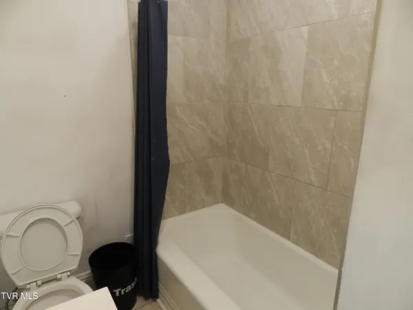 $389,000 | 200-202 Main Street West, Mount Carmel, TN 37645