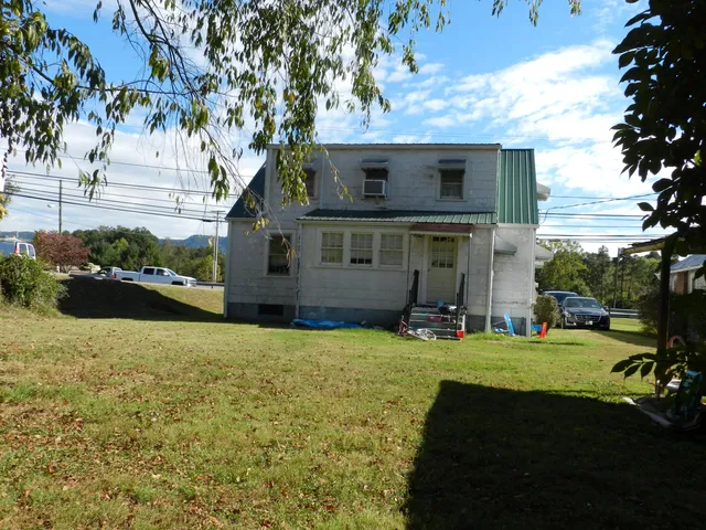 $399,000 | 200-202 Main Street West, Mount Carmel, TN 37645