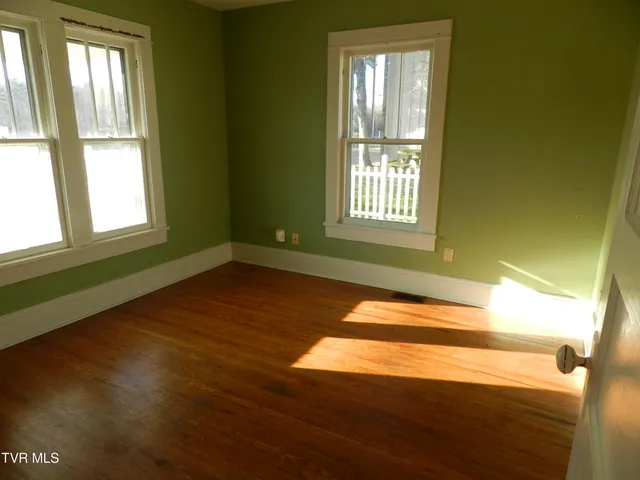 $399,000 | 200-202 Main Street West, Mount Carmel, TN 37645