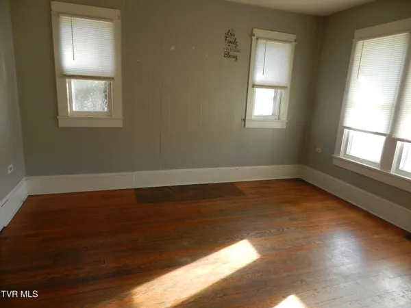 $389,000 | 200-202 Main Street West, Mount Carmel, TN 37645