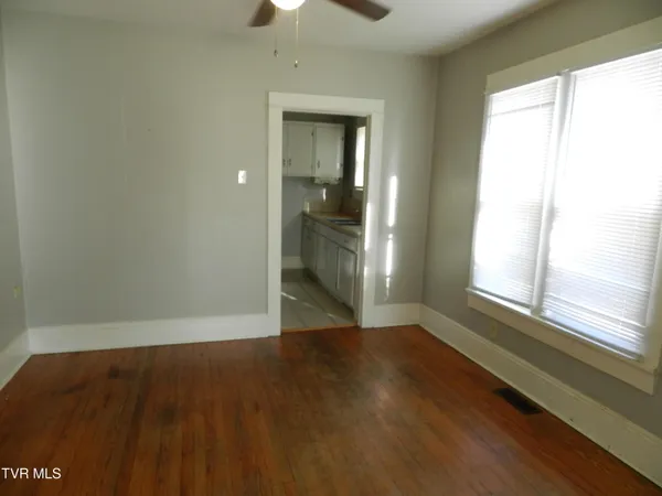 $389,000 | 200-202 Main Street West, Mount Carmel, TN 37645