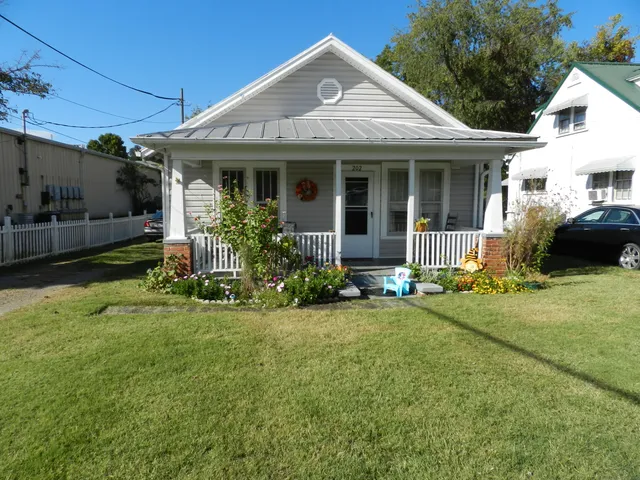 $399,000 | 200-202 Main Street West, Mount Carmel, TN 37645