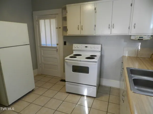 $389,000 | 200-202 Main Street West, Mount Carmel, TN 37645