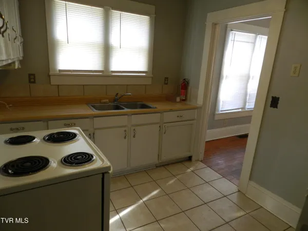 $389,000 | 200-202 Main Street West, Mount Carmel, TN 37645