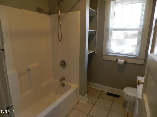 $389,000 | 200-202 Main Street West, Mount Carmel, TN 37645