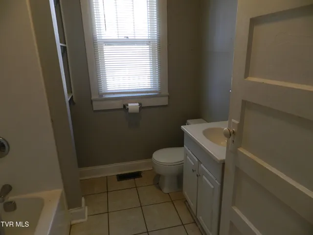 $399,000 | 200-202 Main Street West, Mount Carmel, TN 37645