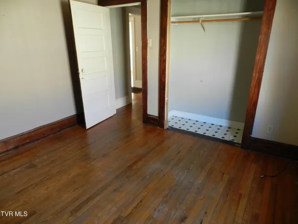 $389,000 | 200-202 Main Street West, Mount Carmel, TN 37645