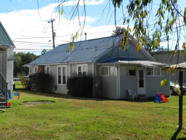 $389,000 | 200-202 Main Street West, Mount Carmel, TN 37645