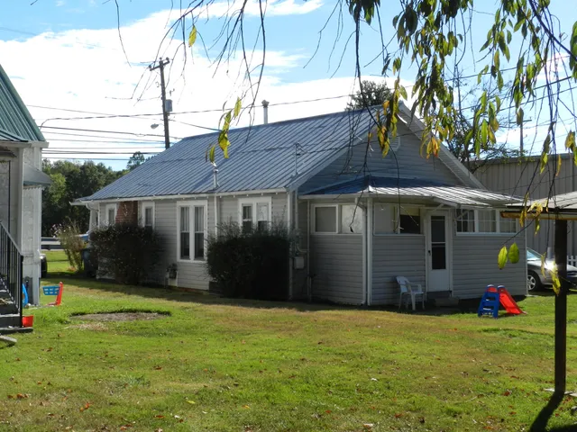 $399,000 | 200-202 Main Street West, Mount Carmel, TN 37645