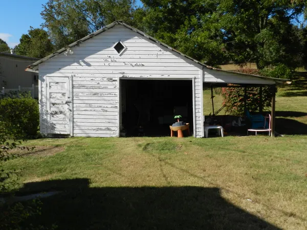 $389,000 | 200-202 Main Street West, Mount Carmel, TN 37645