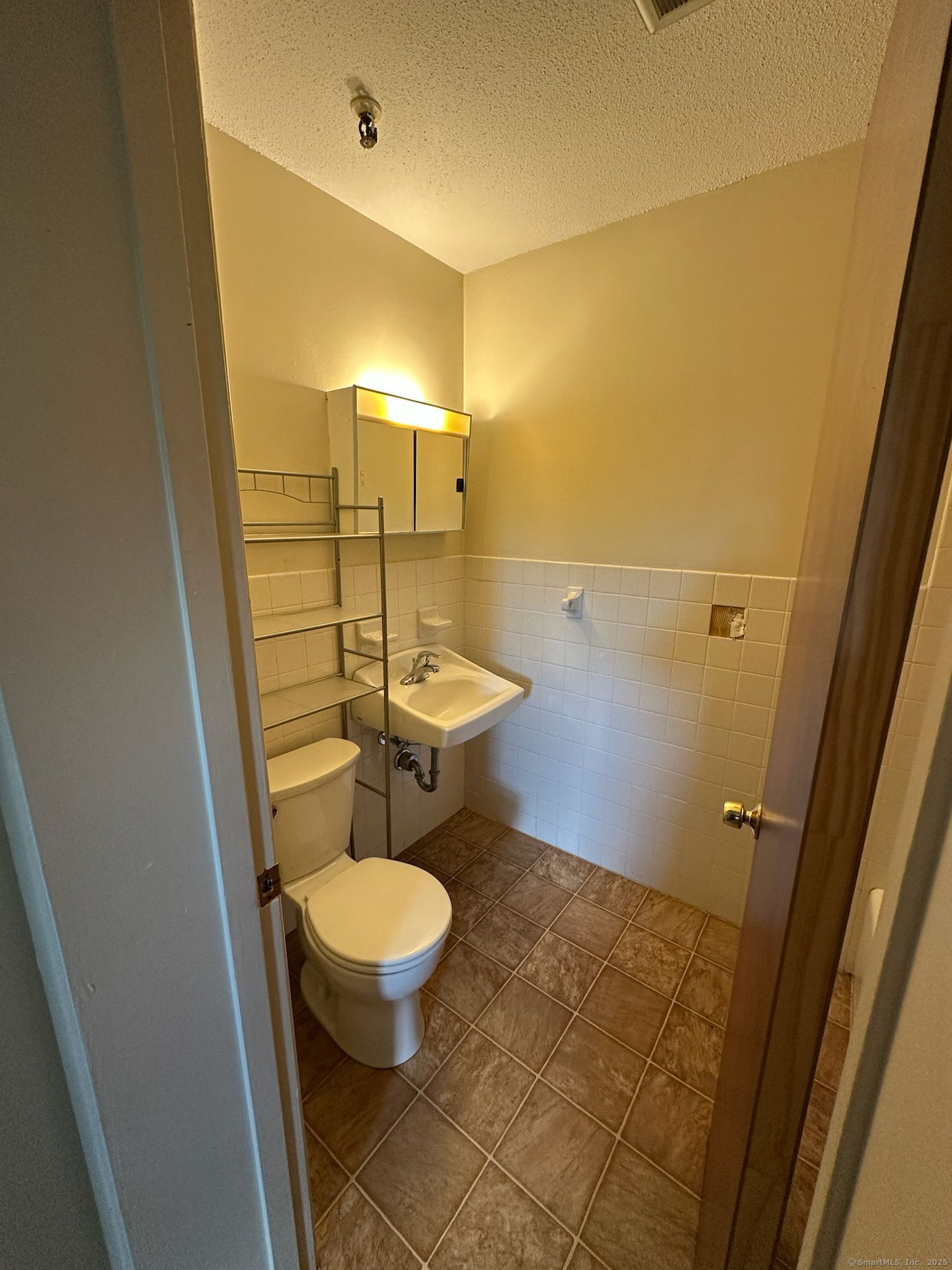 1660 East Main Street, Unit 1B Waterbury, CT 06705 - Photo 25 of 26