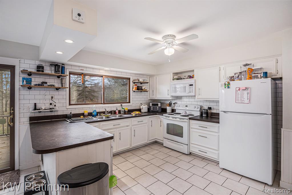9757 Rynn Road Avoca, MI 48006 - Photo 8 of 22