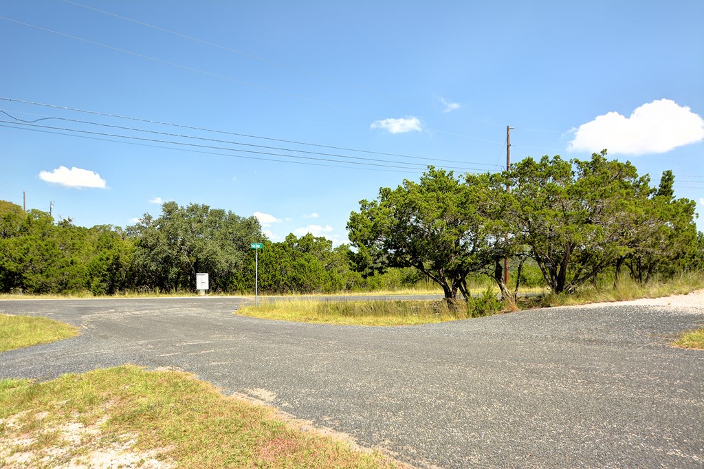 102 Robin Hill Kerrville, TX 78028 - Photo 11 of 25