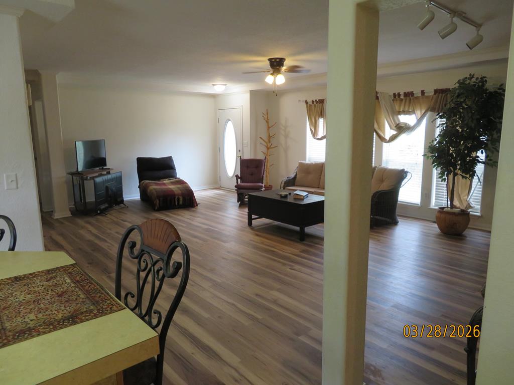 102 Robin Hill Kerrville, TX 78028 - Photo 20 of 25