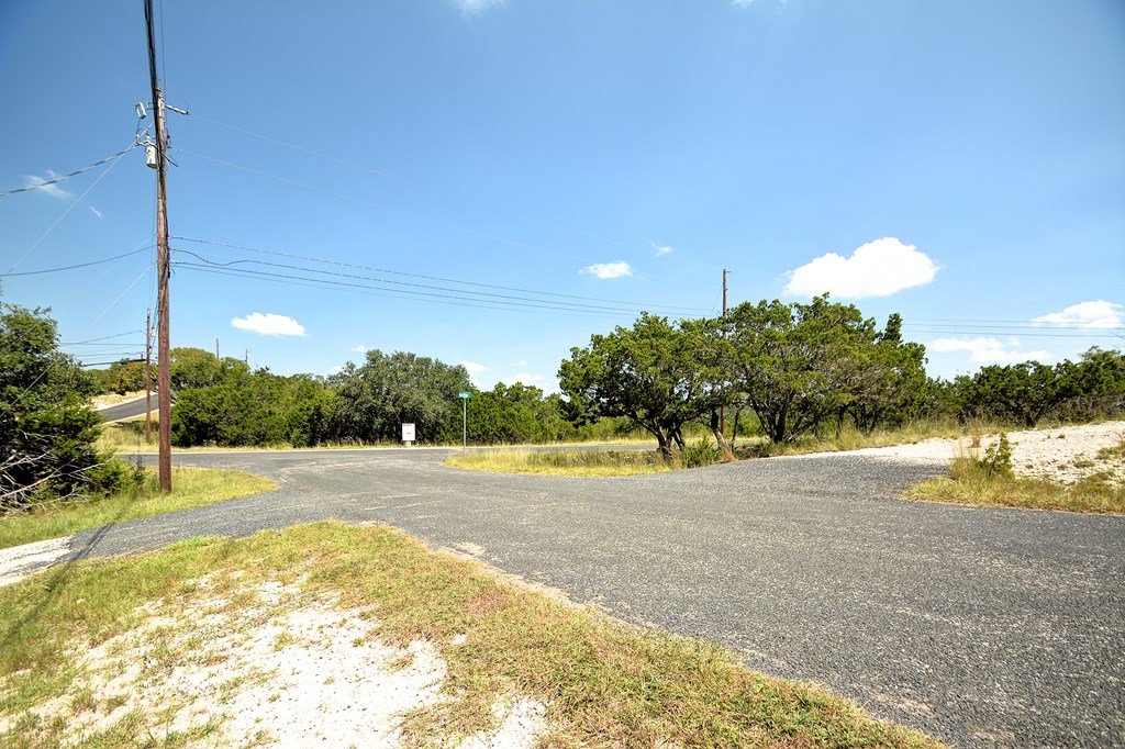 102 Robin Hill Kerrville, TX 78028 - Photo 2 of 25