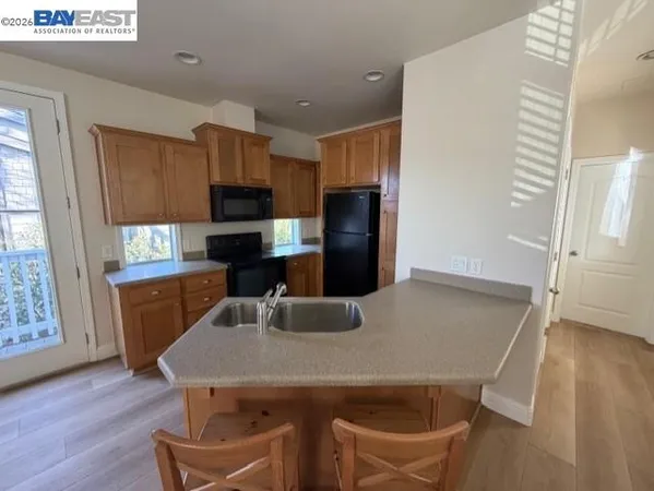 $199,900 | 3263 Vineyard Avenue, Unit 200, Pleasanton, CA 94566