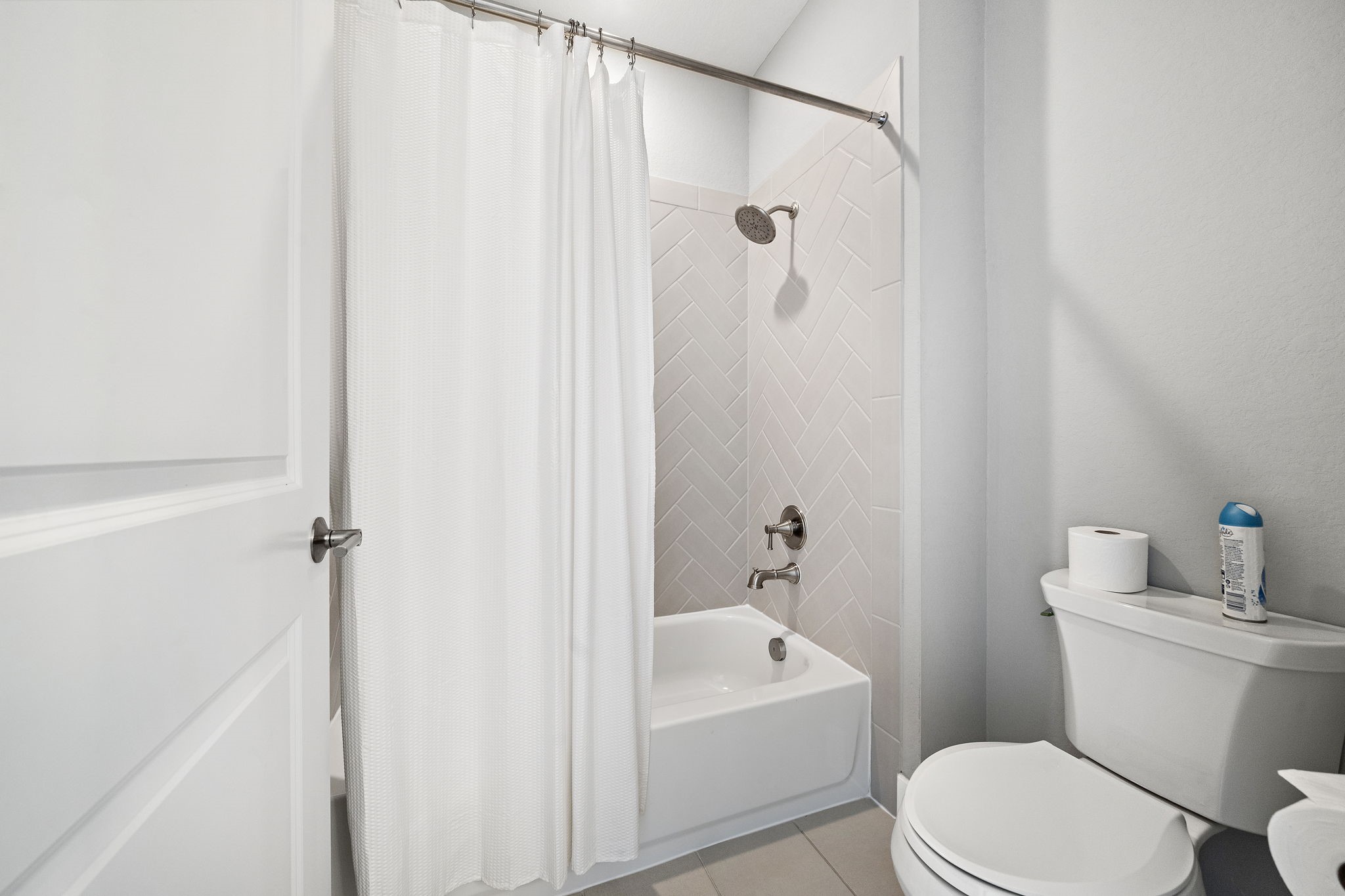 7551 Congress Trl Way Porter, TX 77365 - Photo 24 of 49 Jack & Jill bathroom with bathtub and shower combo.