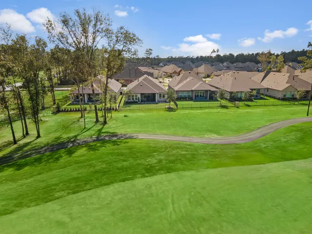 a view of a houses with a big yard
