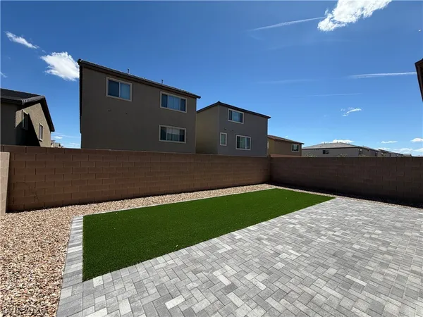 $2,895 | 7346 Pioneer Way, Las Vegas, NV 89113
