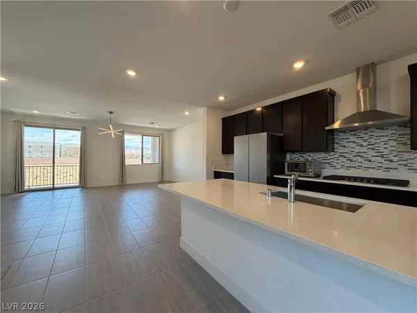 $2,895 | 7346 Pioneer Way, Las Vegas, NV 89113