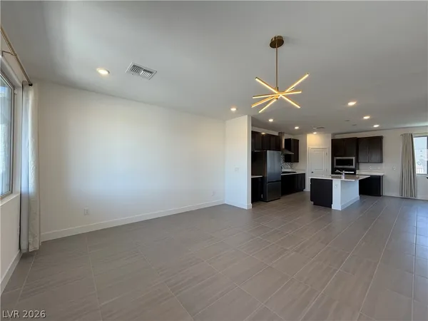 $2,895 | 7346 Pioneer Way, Las Vegas, NV 89113