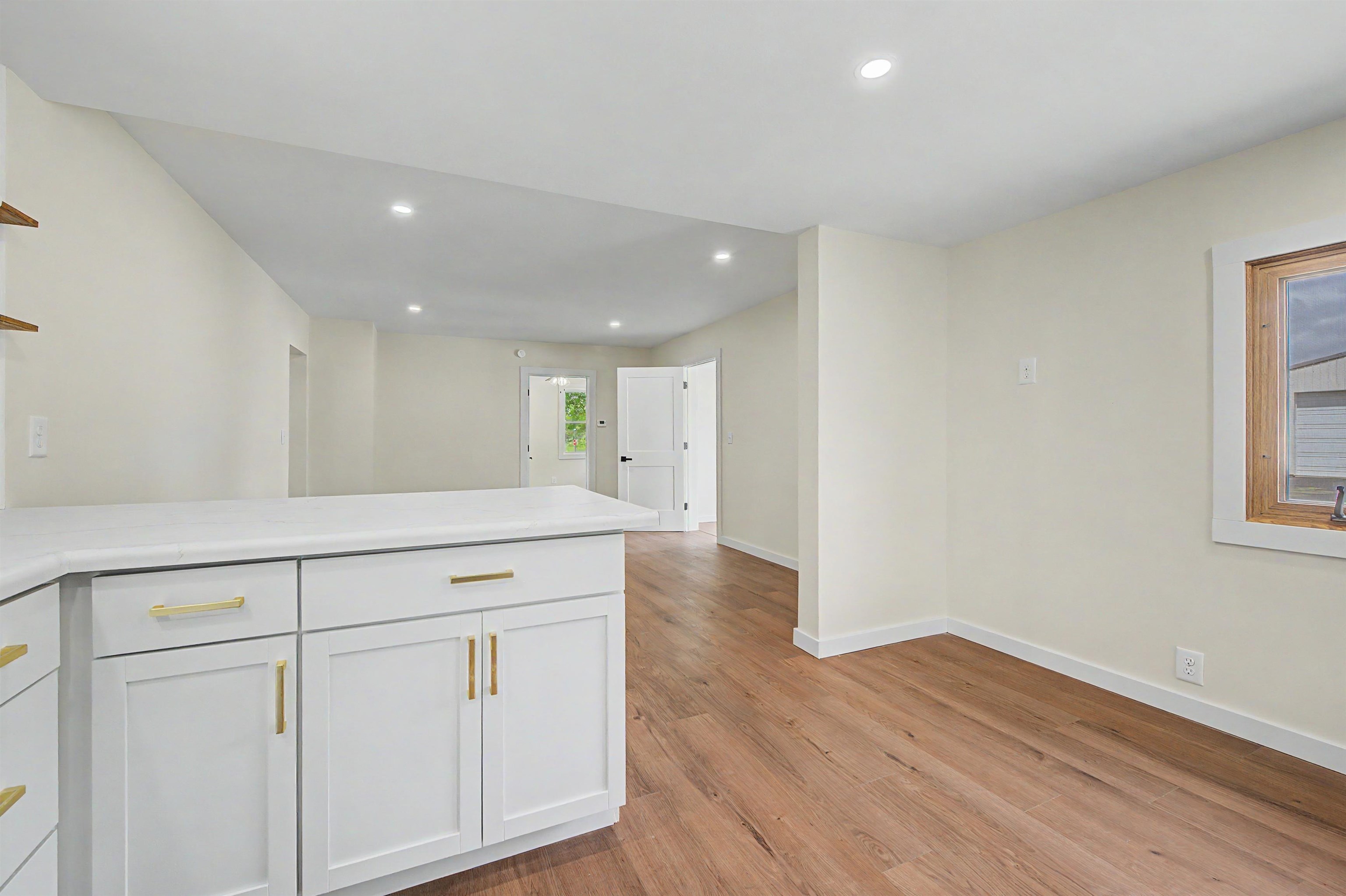 3018 West Beaver Road Freeport, IL 61032 - Photo 7 of 31