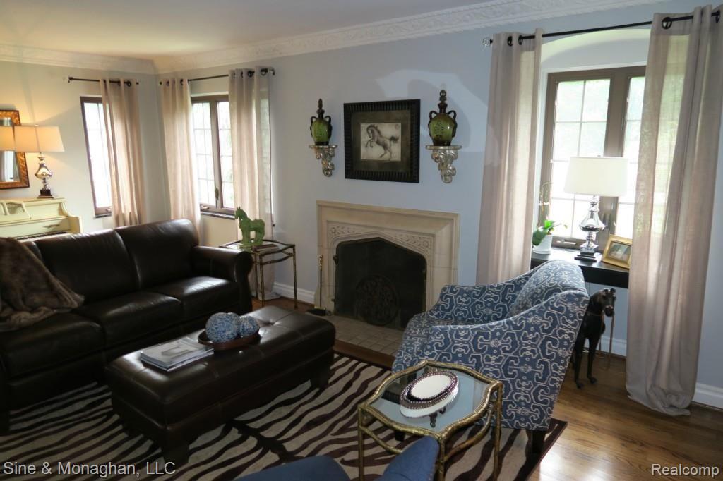 710 Lincoln Road Grosse Pointe, MI 48230 - Photo 2 of 29 img_1553.jpg