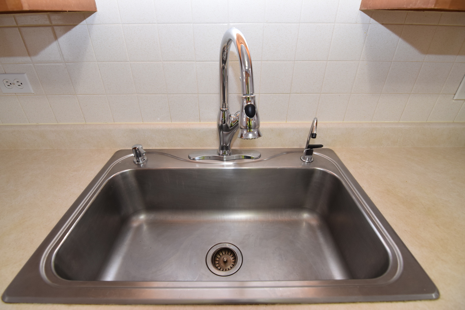 2400 Archbury Lane, Unit 2H Park Ridge, IL 60068 - Photo 14 of 26 a close view of sink