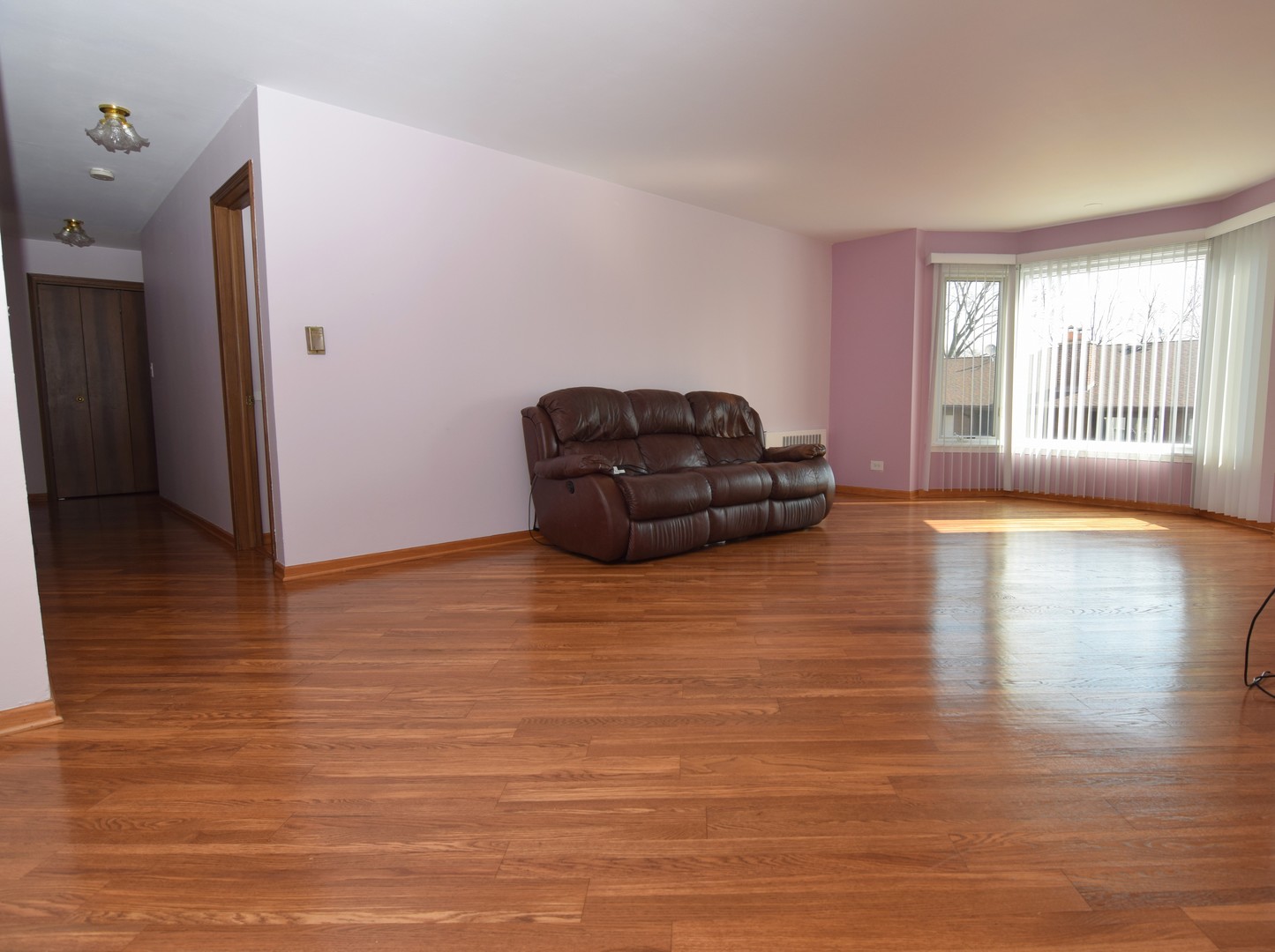 2400 Archbury Lane, Unit 2H Park Ridge, IL 60068 - Photo 10 of 26 a living room with hard wood floors