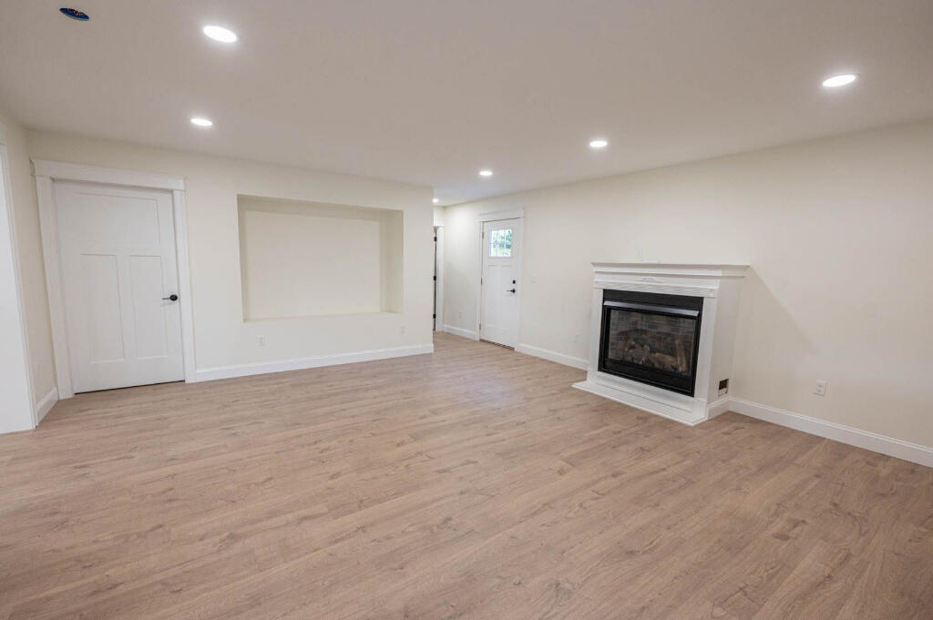 29 Pleasant Street Newcastle, ME 04553 - Photo 15 of 55 14