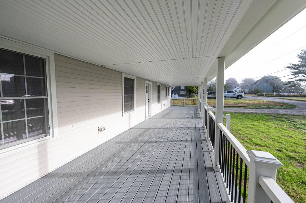 29 Pleasant Street Newcastle, ME 04553 - Photo 4 of 55 03