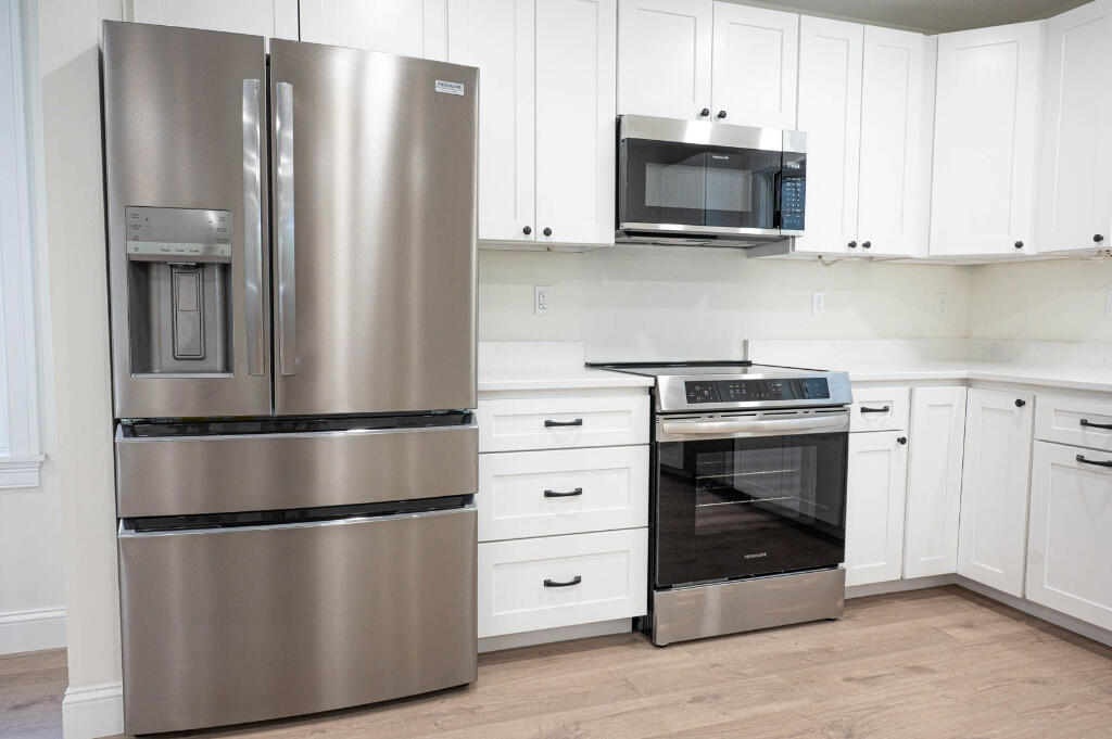 29 Pleasant Street Newcastle, ME 04553 - Photo 9 of 55 08