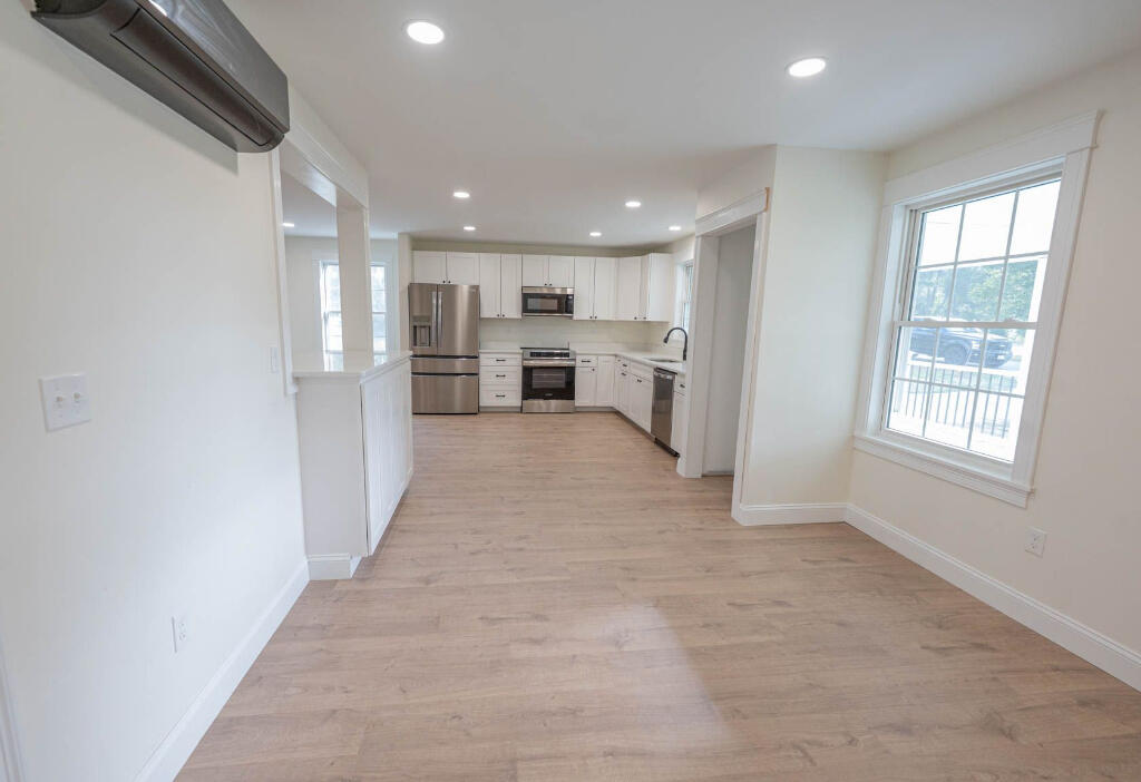 29 Pleasant Street Newcastle, ME 04553 - Photo 10 of 55 09