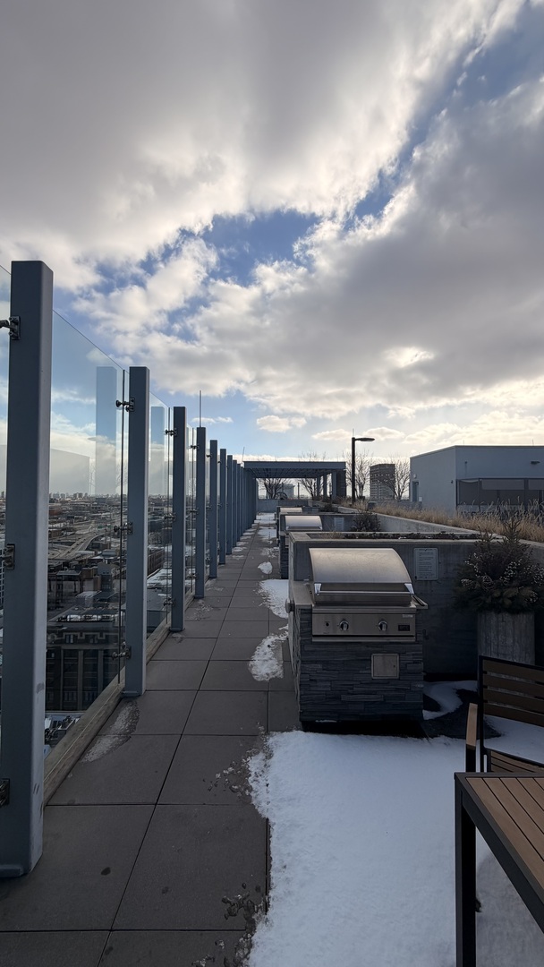 205 South Peoria Street, Unit 1515 Chicago, IL 60607 - Photo 7 of 17 a view of a terrace