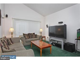 113 Harvest Road Logan Township, NJ 08085 - Photo 2 of 12 Living Room