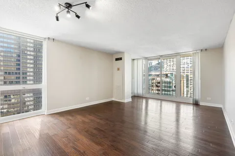 $3,400 | 200 North Dearborn Street, Unit 2402, Chicago, IL 60601