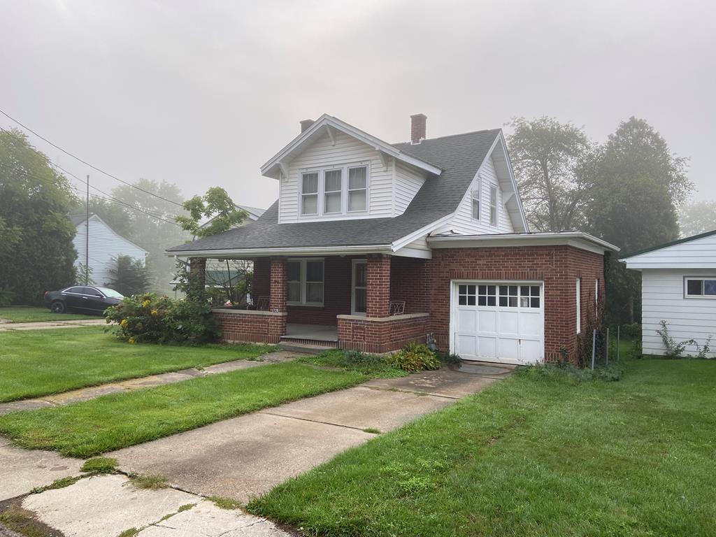 a view of a house with a yard and plants