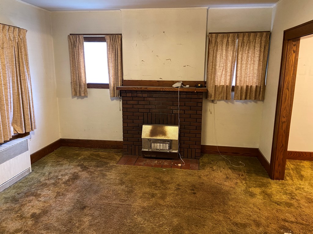728 South Main Street Knox, PA 16232 - Photo 14 of 15 an empty room with window