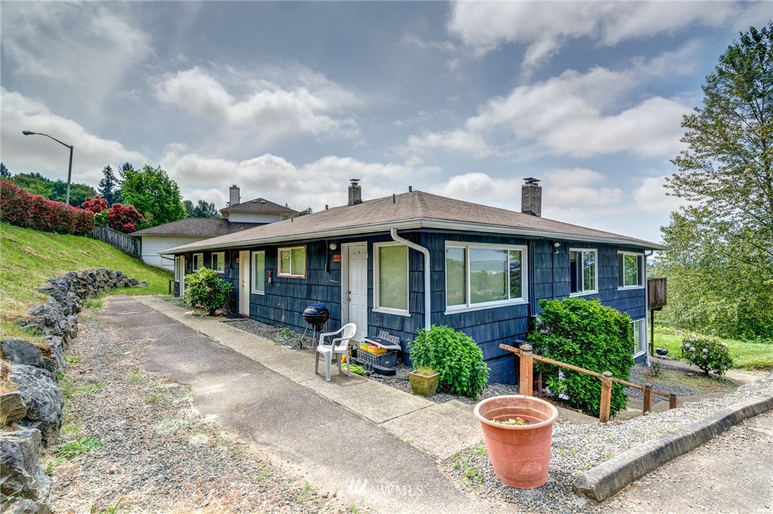 19215 98th Avenue South Renton, WA 98055 - Photo 1 of 23 a front view of a house with garden