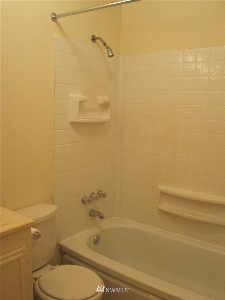 19215 98th Avenue South Renton, WA 98055 - Photo 12 of 23 a bathroom with a shower