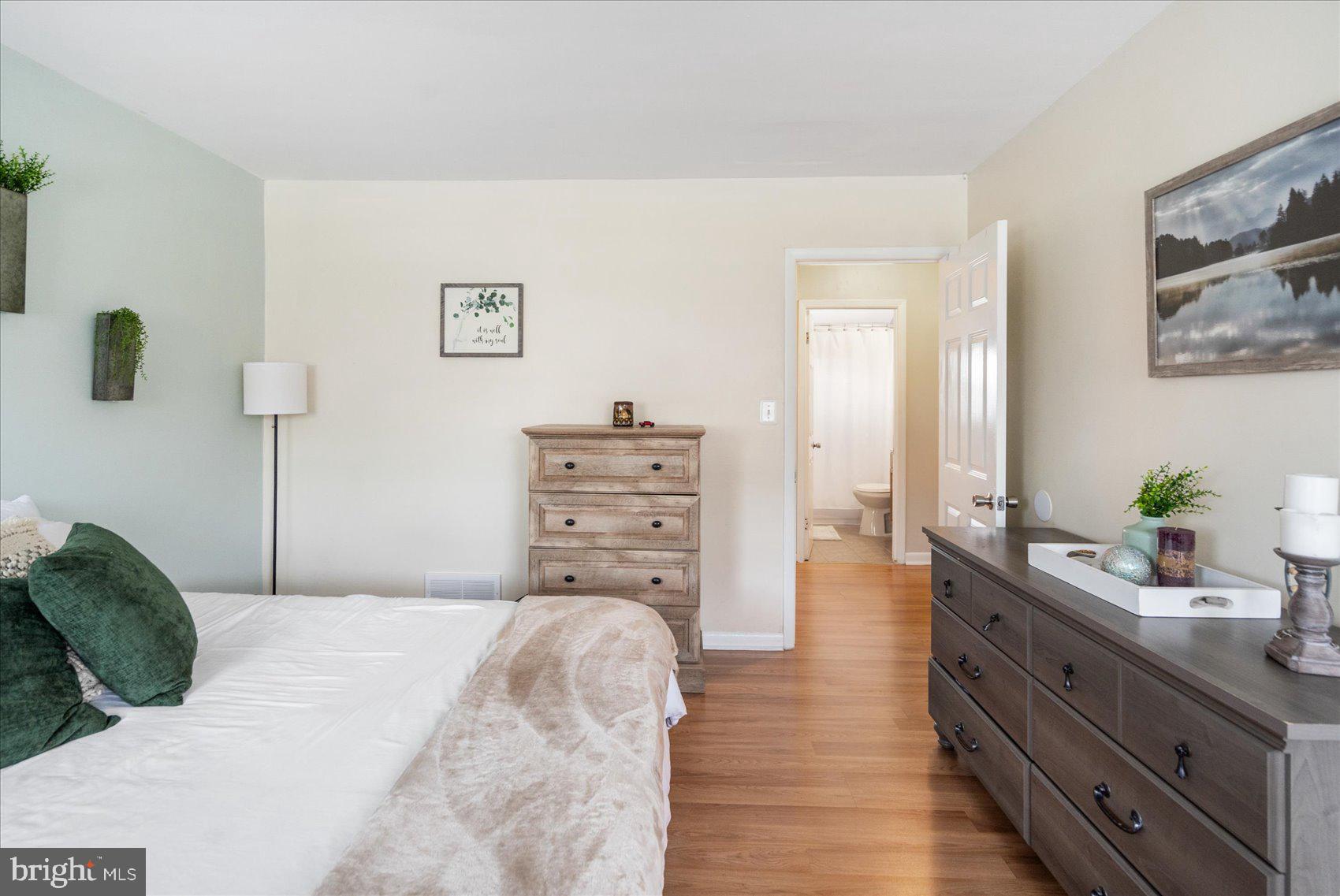 625 Queensgate Road Baltimore, MD 21229 - Photo 21 of 39 Primary Bedroom