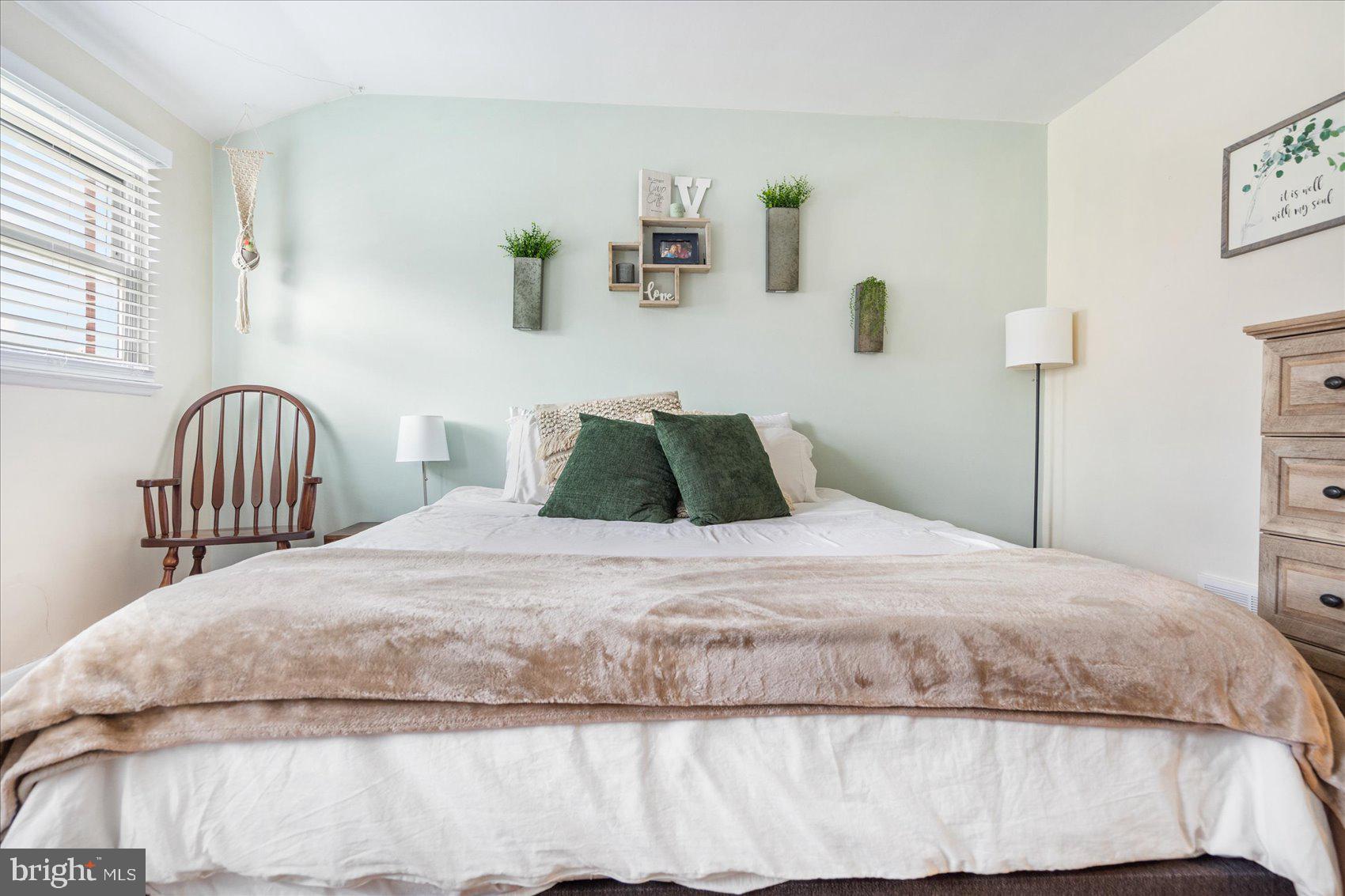 625 Queensgate Road Baltimore, MD 21229 - Photo 22 of 39 Primary Bedroom